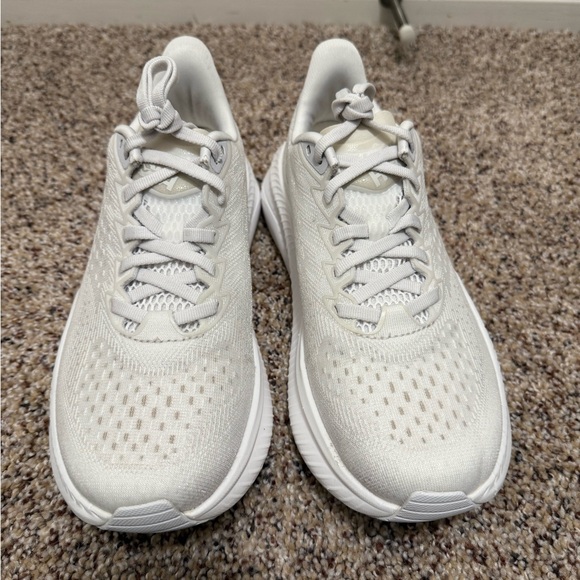 Hoka One One Mach 6 White Running Shoes Sneaker 7.5B EUC - Picture 2 of 8